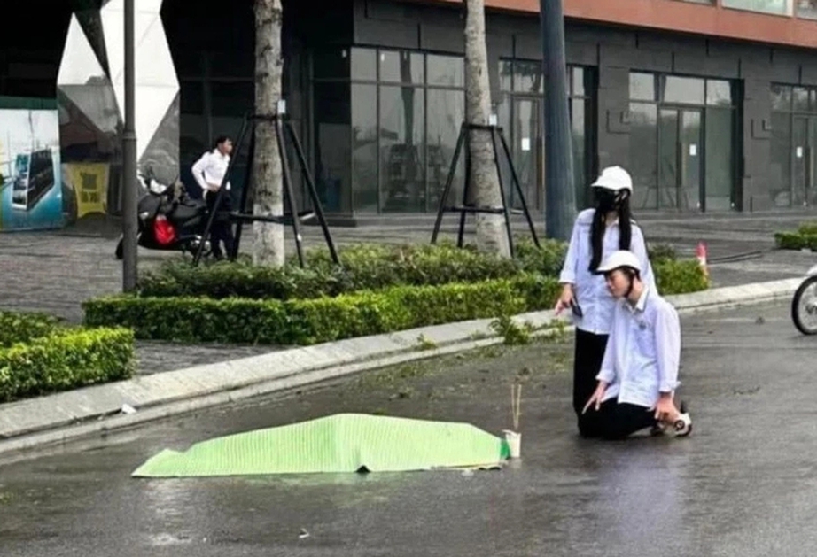 Tự ng&atilde; khi đi xe m&aacute;y, nam sinh lớp 8 tử vong thương t&acirc;m- Ảnh 1.