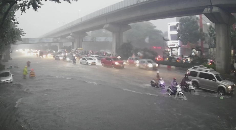 Thời tiết ngày 29/3: Miền Bắc sắp mưa rất to- Ảnh 1. Thời tiết ngày 29/3: Miền Bắc sắp mưa rất to- Ảnh 1.