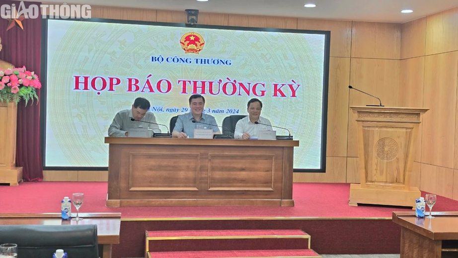 Bộ C&ocirc;ng thương n&ecirc;u l&yacute; do vẫn giữ Quỹ B&igrave;nh ổn xăng dầu- Ảnh 1.