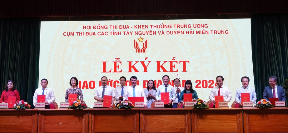 Quyền Chủ tịch nước: Khen thưởng phải thực chất, đ&uacute;ng người, đ&uacute;ng thời điểm- Ảnh 2.