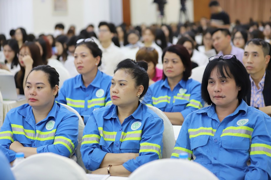 Mỗi ng&agrave;y H&agrave; Nội thu gom gần 7.000 tấn r&aacute;c thải- Ảnh 2.