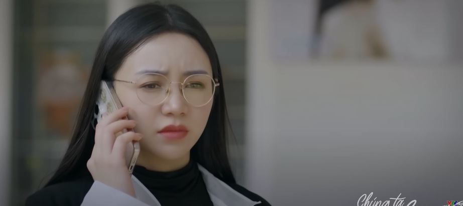 Nguyệt lo lắng khi con g&aacute;i bị người lạ đưa đi.
