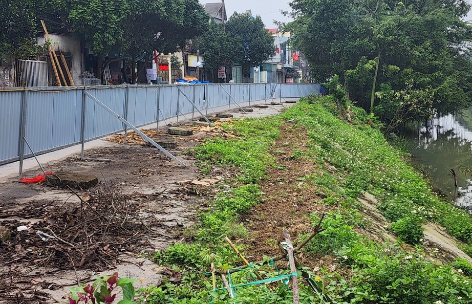Th&aacute;i B&igrave;nh: Xuất hiện điểm sạt lở d&agrave;i, thường xảy ra tai nạn tr&ecirc;n đường li&ecirc;n huyện- Ảnh 5.