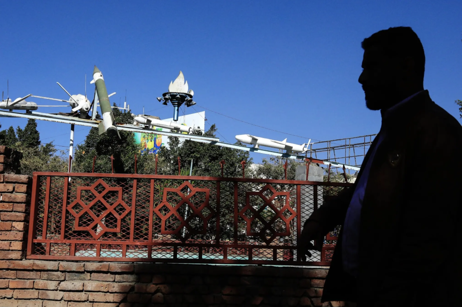 Lực lượng Houthi vừa tấn công tàu hàng khiến thuyền viên Việt Nam thiệt mạng là ai?- Ảnh 5. Lực lượng Houthi vừa tấn công tàu hàng khiến thuyền viên Việt Nam thiệt mạng là ai?- Ảnh 5.