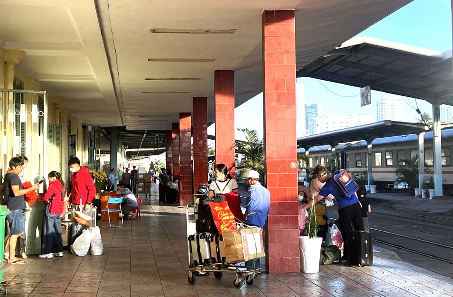 Kh&aacute;ch đi t&agrave;u hỏa dịp sinh nhật được giảm gi&aacute; v&eacute;- Ảnh 1.