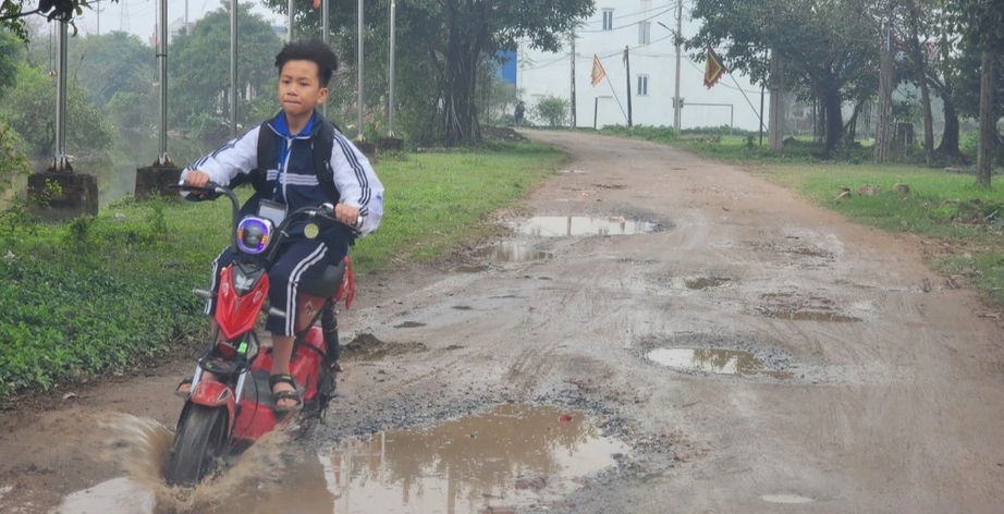 Nam Định: Đường hư hỏng nặng, d&acirc;n lo lắng mỗi khi phải đi qua- Ảnh 1.