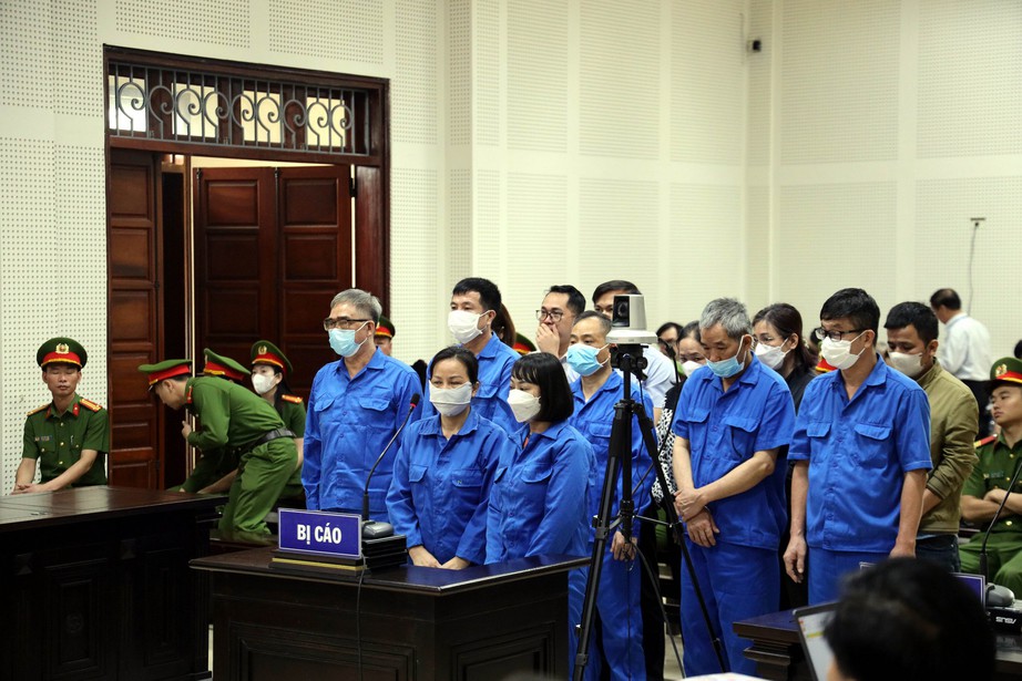 Vụ cựu Giám đốc Công an TP Hải Phòng: Các bị cáo đã nộp bao nhiêu tiền?- Ảnh 3. Vụ cựu Giám đốc Công an TP Hải Phòng: Các bị cáo đã nộp bao nhiêu tiền?- Ảnh 3.