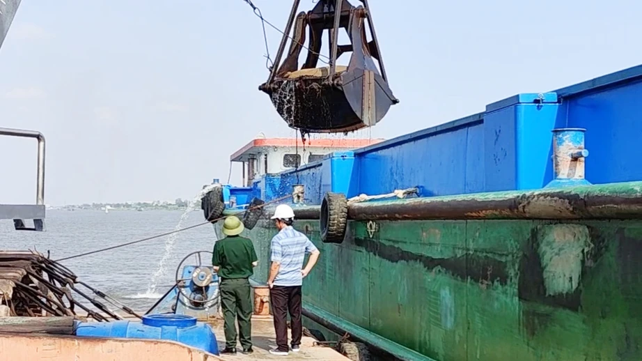 Bắt đầu khai th&aacute;c mỏ c&aacute;t thứ ba ở An Giang phục vụ cao tốc Cần Thơ - C&agrave; Mau - Ảnh 1.