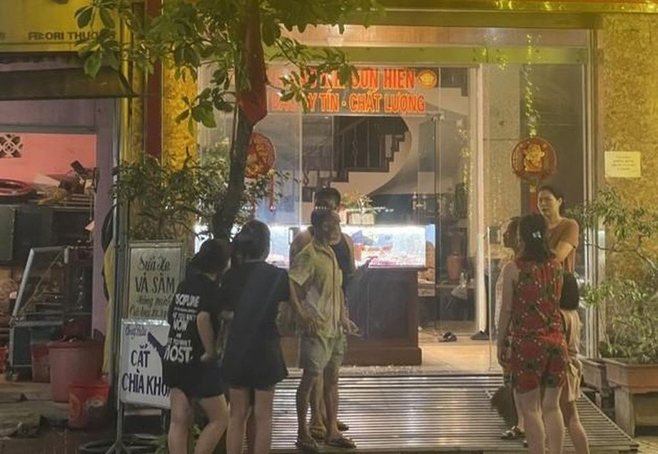 Bắt giữ đối tượng đi &ocirc; t&ocirc;, d&ugrave;ng b&uacute;a cướp tiệm v&agrave;ng tại H&agrave; Tĩnh - Ảnh 1.