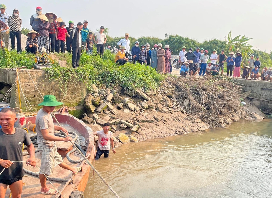 Nam sinh lớp 9 đuối nước, tử vong khi nhảy từ th&agrave;nh t&agrave;u xuống s&ocirc;ng tắm- Ảnh 1.