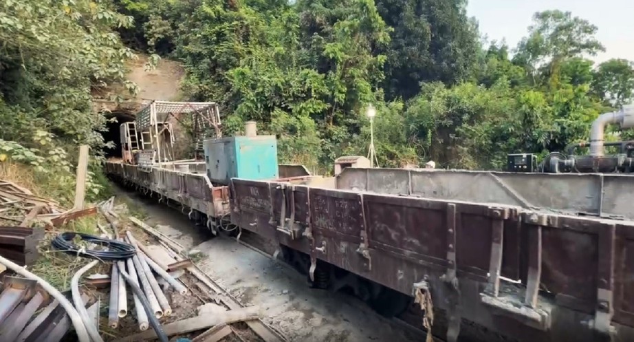 Khắc phục xong hầm B&atilde;i Gi&oacute;, th&ocirc;ng tuyến đường sắt Bắc - Nam từ chiều tối nay (21/4)- Ảnh 2.