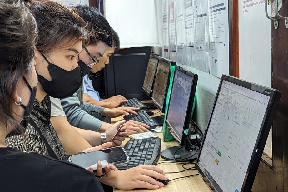 Hết cảnh xếp hàng, hơn 800 hồ sơ lý lịch tư pháp đã được cấp thành công qua VNeID- Ảnh 1. Hết cảnh xếp hàng, hơn 800 hồ sơ lý lịch tư pháp đã được cấp thành công qua VNeID- Ảnh 1.