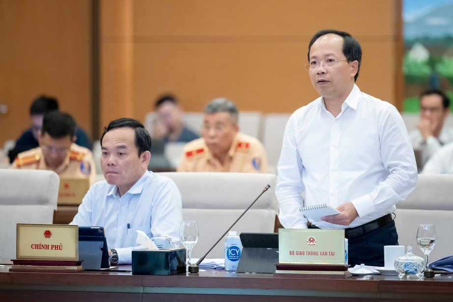 Chủ tịch Quốc hội: Ph&acirc;n kỳ đầu tư hạ tầng giao th&ocirc;ng phải đảm bảo vận h&agrave;nh an to&agrave;n- Ảnh 3.