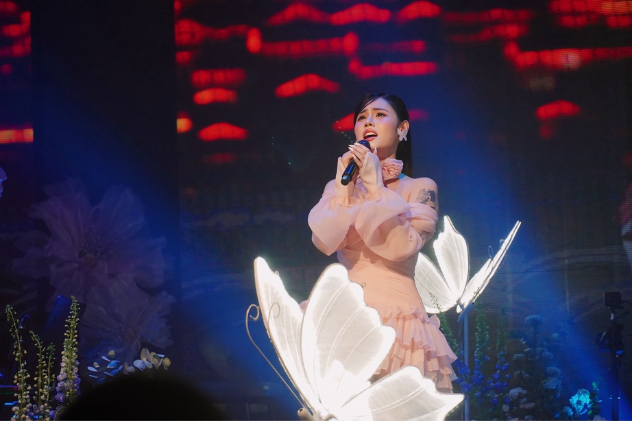 Con g&aacute;i lớn của T&uacute; Dưa ch&iacute;nh thức debut với vai tr&ograve; ca sĩ- Ảnh 2.