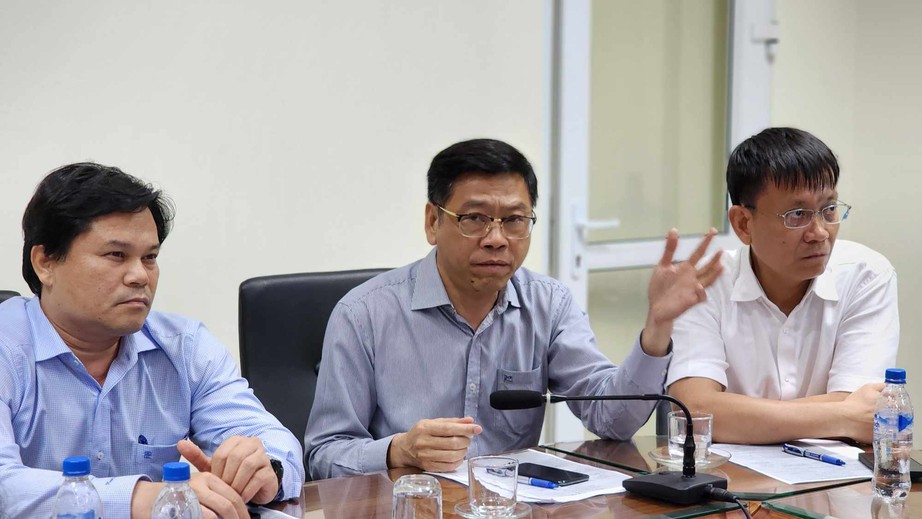 Bộ GTVT chia sẻ mất m&aacute;t với gia đ&igrave;nh c&aacute;c thuyền vi&ecirc;n vụ ch&igrave;m s&agrave; lan- Ảnh 1.