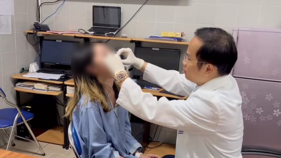 C&ocirc; g&aacute;i trẻ nhập viện với cặp m&ocirc;i biến dạng sau thẩm mỹ cắt m&ocirc;i tr&aacute;i tim- Ảnh 1.