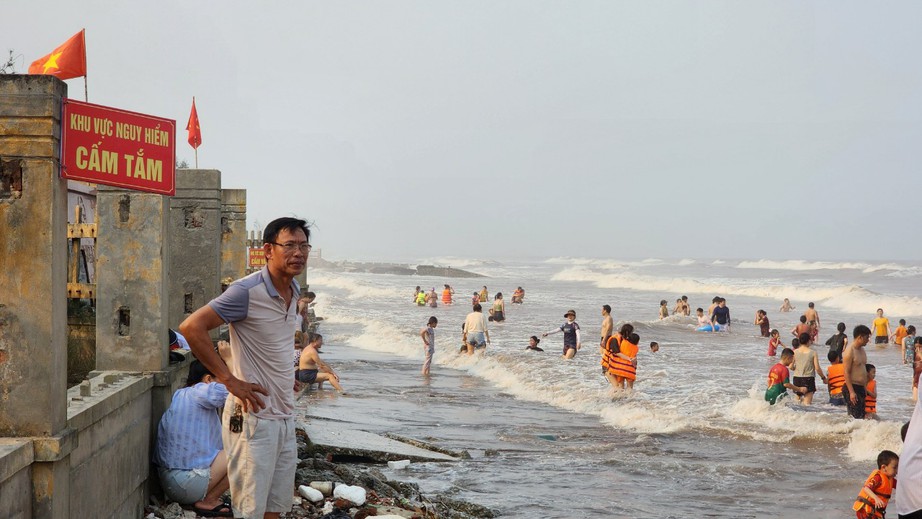 Ng&agrave;y thứ 2 nghỉ lễ: Biển Cồn V&agrave;nh Th&aacute;i B&igrave;nh vắng kh&aacute;ch, giao th&ocirc;ng th&ocirc;ng tho&aacute;ng- Ảnh 3.