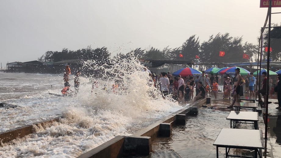 Ng&agrave;y thứ 2 nghỉ lễ: Biển Cồn V&agrave;nh Th&aacute;i B&igrave;nh vắng kh&aacute;ch, giao th&ocirc;ng th&ocirc;ng tho&aacute;ng- Ảnh 6.