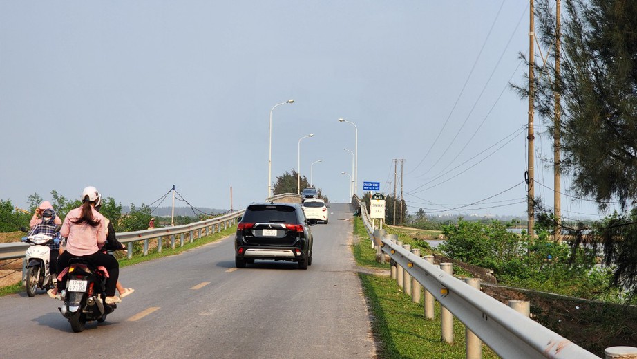 Ng&agrave;y thứ 2 nghỉ lễ: Biển Cồn V&agrave;nh Th&aacute;i B&igrave;nh vắng kh&aacute;ch, giao th&ocirc;ng th&ocirc;ng tho&aacute;ng- Ảnh 8.