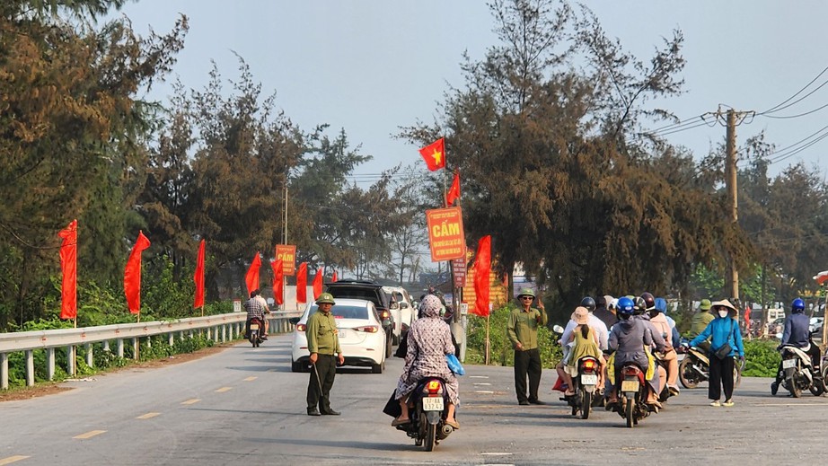 Ng&agrave;y thứ 2 nghỉ lễ: Biển Cồn V&agrave;nh Th&aacute;i B&igrave;nh vắng kh&aacute;ch, giao th&ocirc;ng th&ocirc;ng tho&aacute;ng- Ảnh 9.