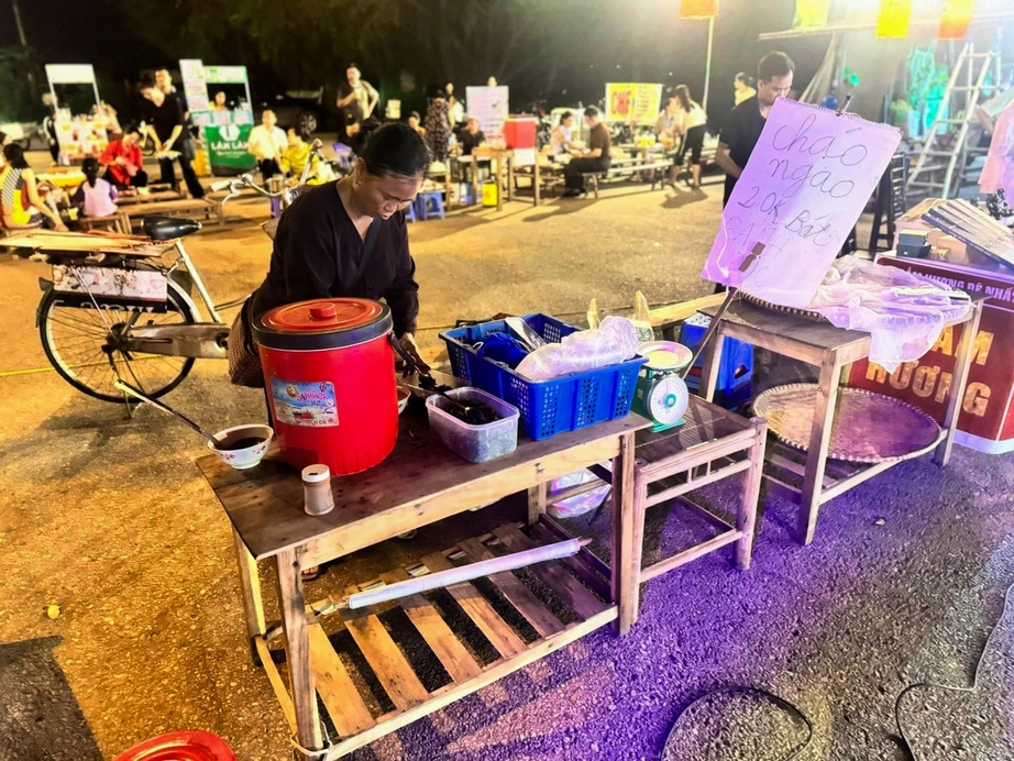 Kỳ th&uacute; đ&ecirc;m hội l&agrave;ng cổ Đường L&acirc;m ch&agrave;o mừng 30/4-1/5- Ảnh 9.