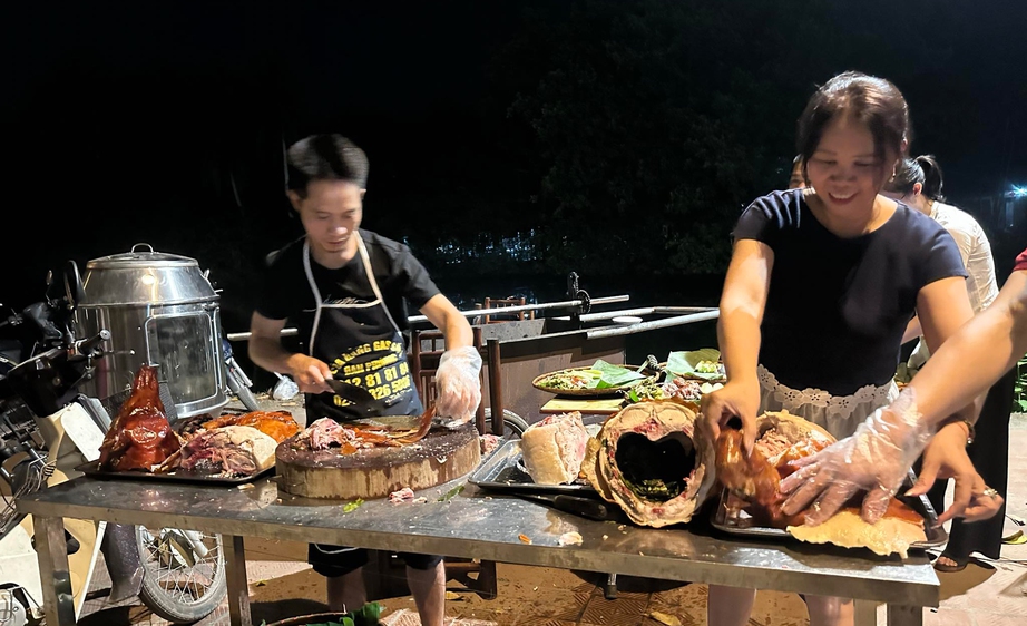 Kỳ th&uacute; đ&ecirc;m hội l&agrave;ng cổ Đường L&acirc;m ch&agrave;o mừng 30/4-1/5- Ảnh 7.