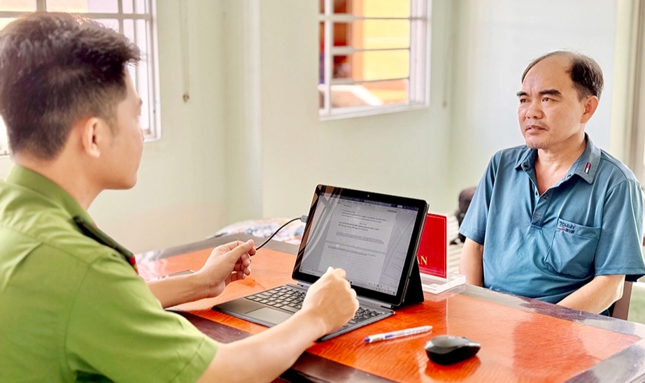 An Giang: Bắt đối tượng vận chuyển tr&aacute;i ph&eacute;p ngoại tệ qua bi&ecirc;n giới - Ảnh 1.