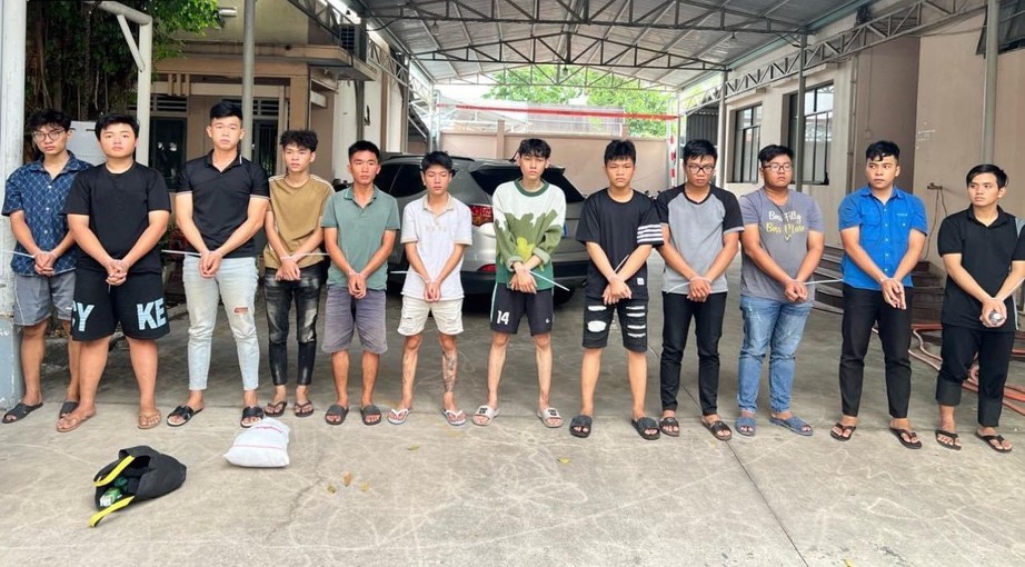 Tạm giữ nh&oacute;m thanh thiếu ni&ecirc;n hỗn chiến dẫn đến vụ tai nạn l&agrave;m 2 người tử vong- Ảnh 1.