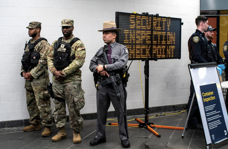 Tình báo Mỹ lo xảy ra khủng bố tương tự vụ tấn công đẫm máu ở Nga- Ảnh 1. Tình báo Mỹ lo xảy ra khủng bố tương tự vụ tấn công đẫm máu ở Nga- Ảnh 1.