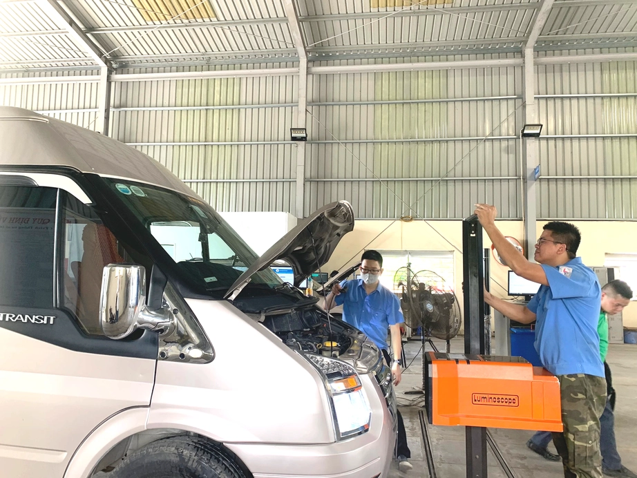 &ldquo;Độ&rdquo; cụm đ&egrave;n chiếu s&aacute;ng, chứng minh đ&egrave;n hợp quy thế n&agrave;o để được đăng kiểm?- Ảnh 1.