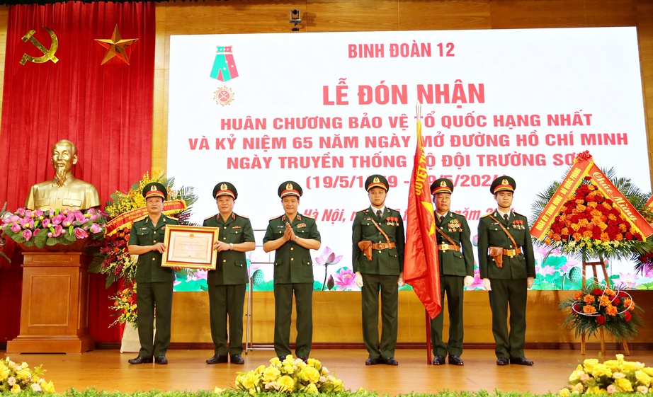 Binh đo&agrave;n 12 đ&oacute;n nhận Hu&acirc;n chương Bảo vệ Tổ quốc hạng Nhất- Ảnh 1.