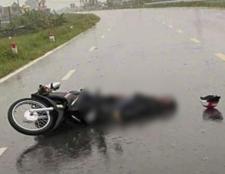 Người đàn ông bị sét đánh tử vong khi điều khiển xe máy trên đường- Ảnh 1. Người đàn ông bị sét đánh tử vong khi điều khiển xe máy trên đường- Ảnh 1.