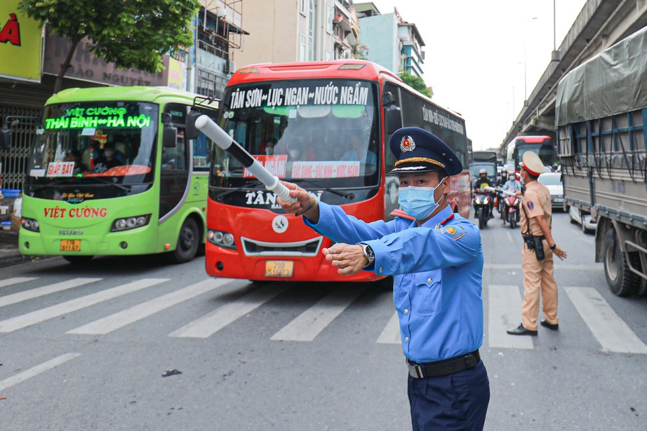 Thanh tra GTVT H&agrave; Nội chốt trực tại cả trăm vị tr&iacute; dịp lễ 30/4- Ảnh 1.