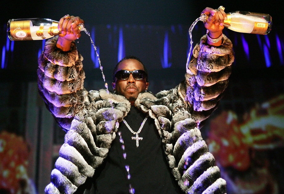 Netflix mua lại phim tài liệu "bóc phốt" bê bối của rapper tỷ phú Diddy- Ảnh 4. Netflix mua lại phim tài liệu "bóc phốt" bê bối của rapper tỷ phú Diddy- Ảnh 4.