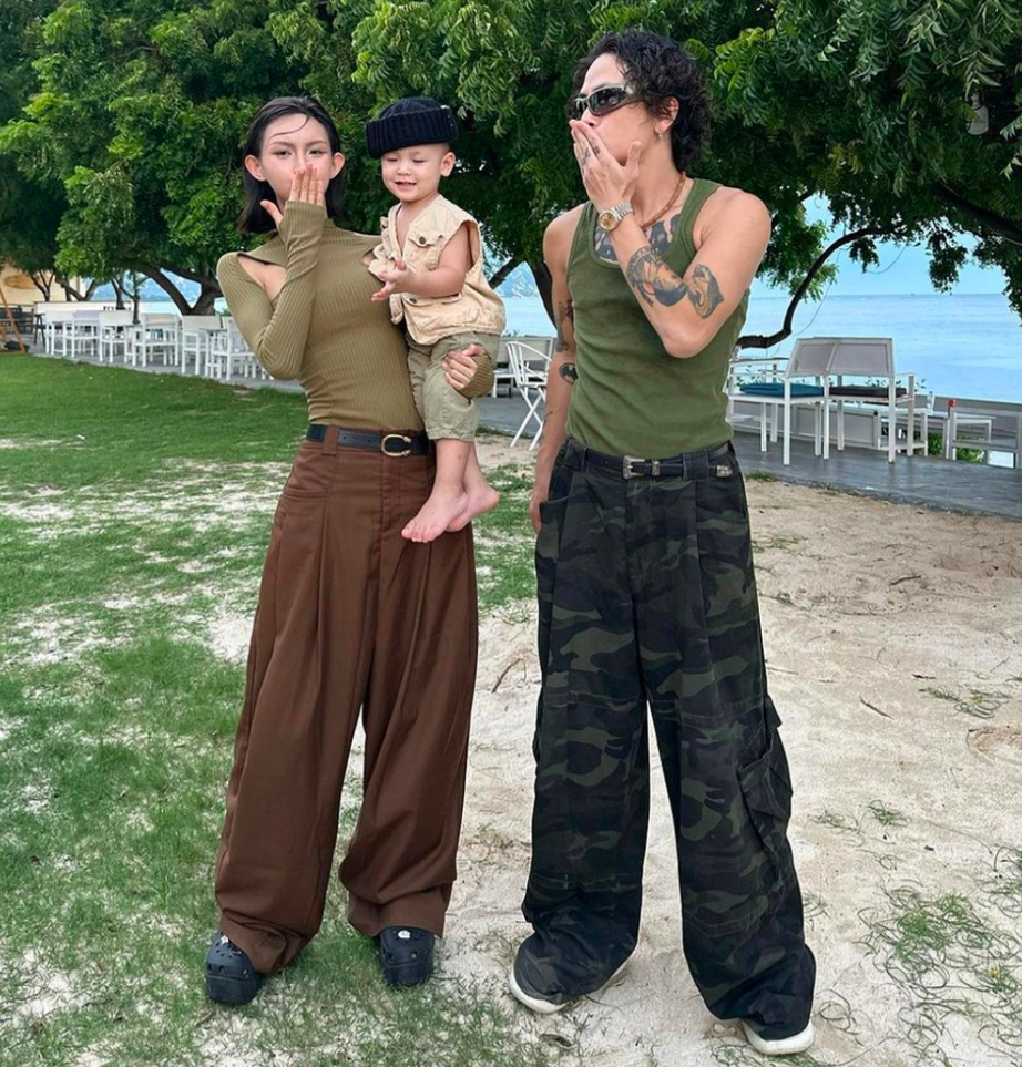 Nữ người mẫu Việt ôm con livestream khóc lóc trong tình trạng chảy máu miệng- Ảnh 4. Nữ người mẫu Việt ôm con livestream khóc lóc trong tình trạng chảy máu miệng- Ảnh 4.