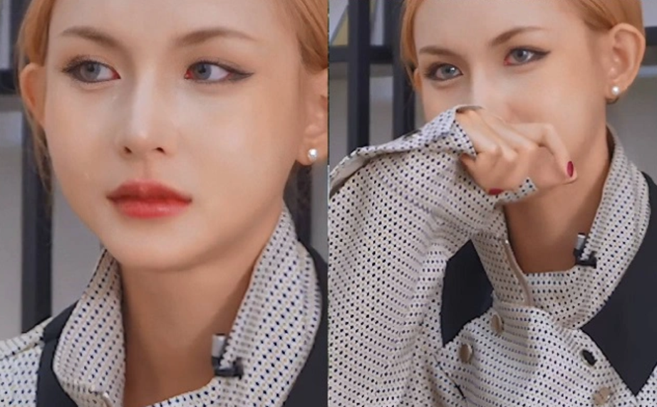 Nữ người mẫu Việt ôm con livestream khóc lóc trong tình trạng chảy máu miệng- Ảnh 5. Nữ người mẫu Việt ôm con livestream khóc lóc trong tình trạng chảy máu miệng- Ảnh 5.