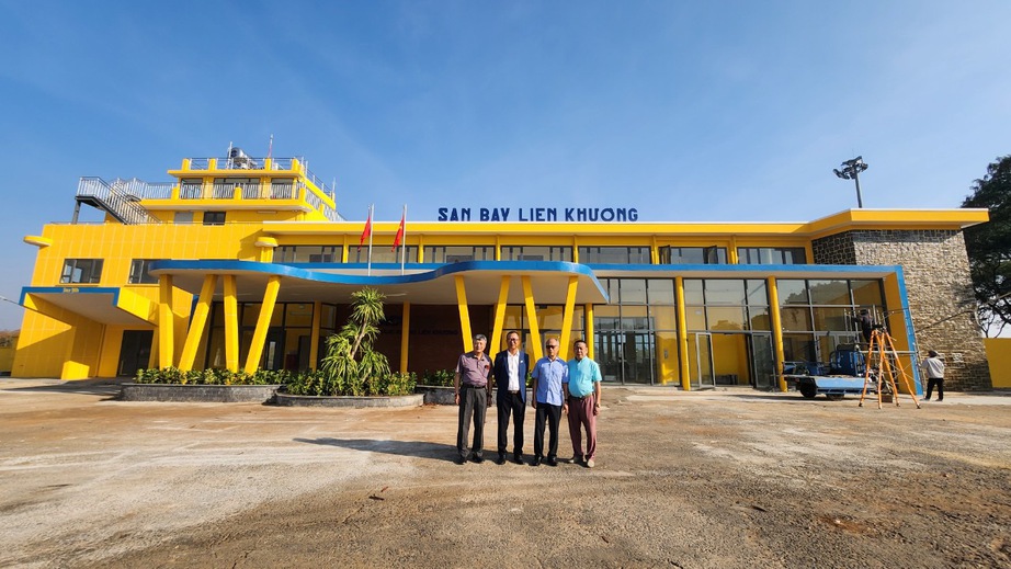 Sân bay Liên Khương - bông dã quỳ khoe sắc trên cao nguyên xanh- Ảnh 15. Sân bay Liên Khương - bông dã quỳ khoe sắc trên cao nguyên xanh- Ảnh 15.