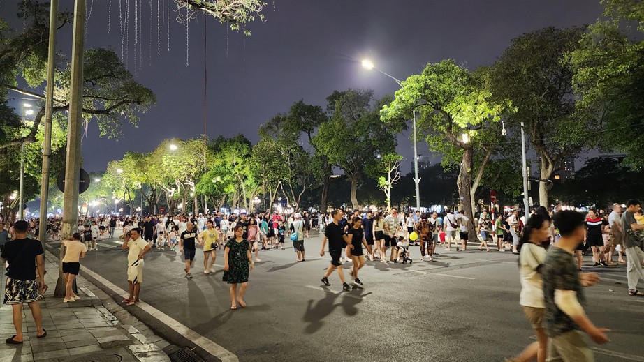 H&agrave; Nội dự kiến cấm tổ chức hội chợ ở phố đi bộ hồ Gươm- Ảnh 1.