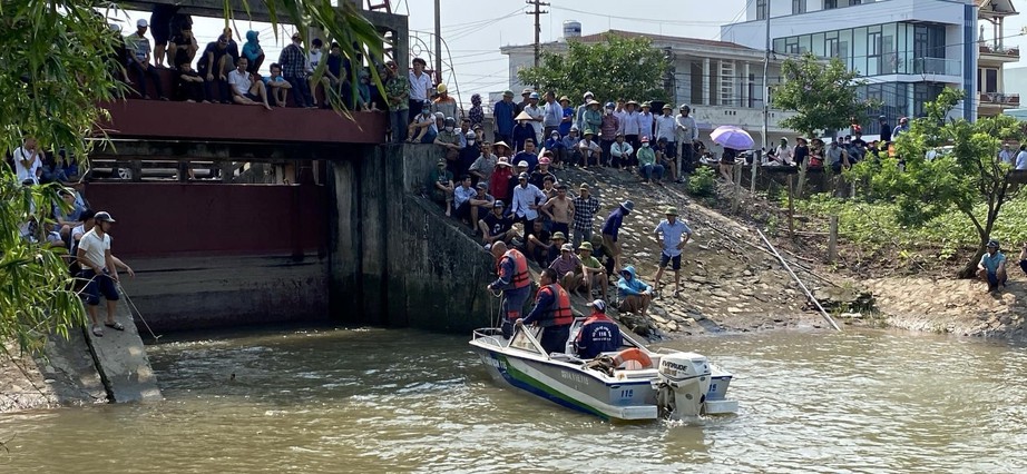 Lật thuyền khi đi bắt c&aacute;, đ&ocirc;i vợ chồng ở Nam Định tử vong- Ảnh 1.
