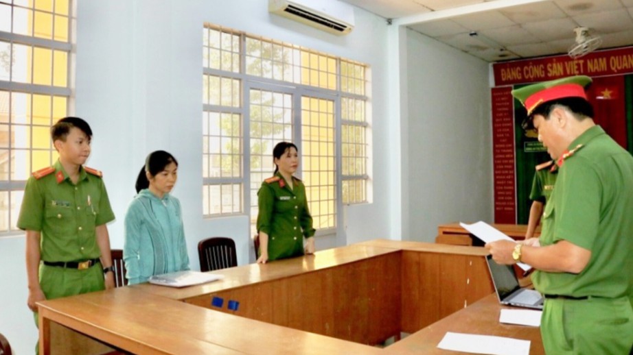 An Giang: Bắt nguy&ecirc;n Trưởng ph&ograve;ng T&agrave;i ch&iacute;nh - kế to&aacute;n Trung t&acirc;m y tế huyện Ch&acirc;u Ph&uacute;- Ảnh 1.