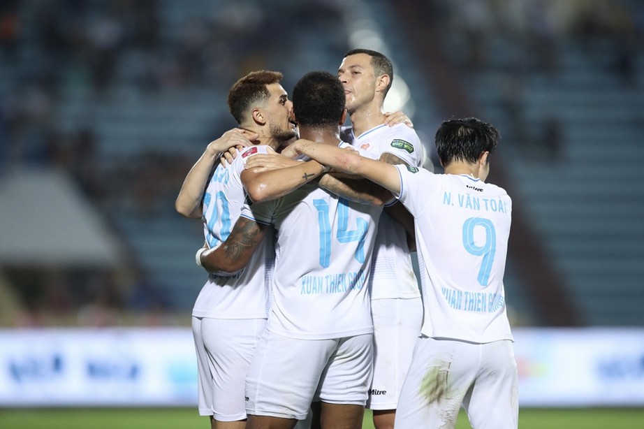 V-League: Ngôi sao khao khát nhập tịch Việt Nam tỏa sáng, Nam Định thắng dễ Bình Dương- Ảnh 1. V-League: Ngôi sao khao khát nhập tịch Việt Nam tỏa sáng, Nam Định thắng dễ Bình Dương- Ảnh 1.