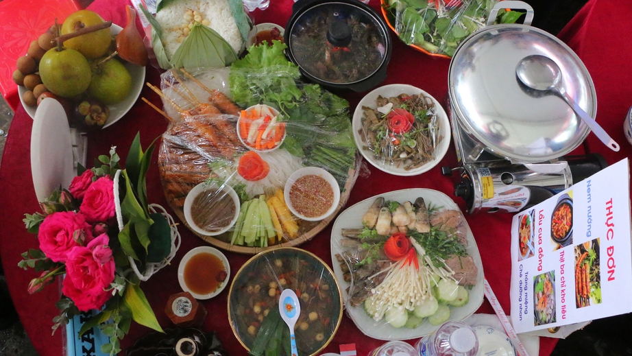 Đ&ocirc;ng đảo du kh&aacute;ch đến dự lễ hội s&ocirc;ng nước miệt vườn tại S&oacute;c Trăng- Ảnh 4.