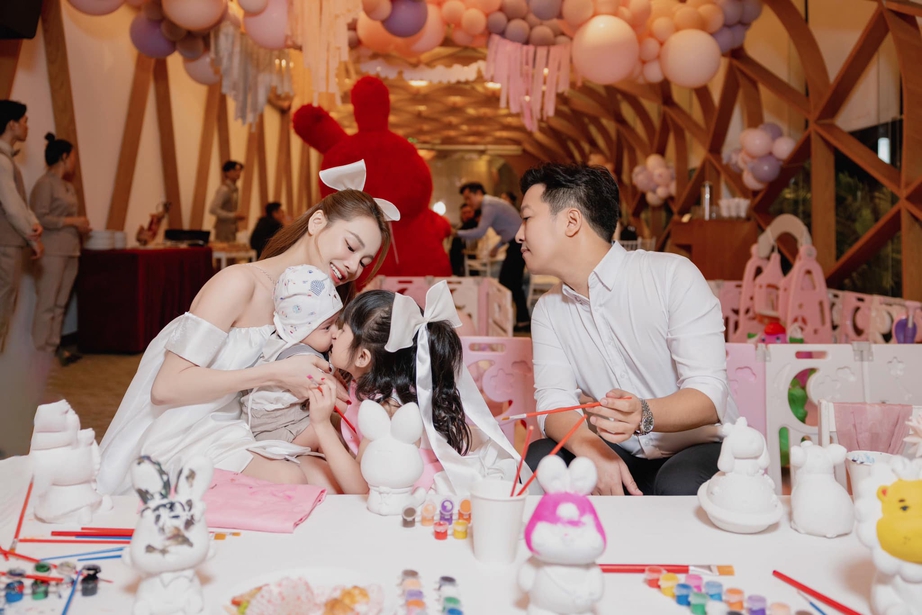 Nhã Phương tự nhận "hèn" trong cuộc hôn nhân với Trường Giang- Ảnh 2. Nhã Phương tự nhận "hèn" trong cuộc hôn nhân với Trường Giang- Ảnh 2.