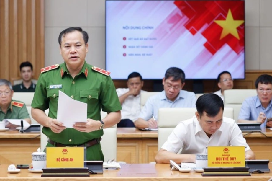 Thủ tướng: Khẩn trương nghi&ecirc;n cứu sửa luật quản l&yacute; thương mại điện tử- Ảnh 1.