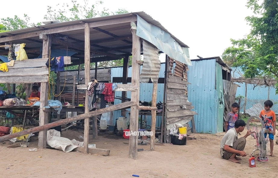 Người d&acirc;n khu Suối Cạn m&ograve;n mỏi chờ ng&agrave;y t&aacute;i định cư, ổn định cuộc sống- Ảnh 1.