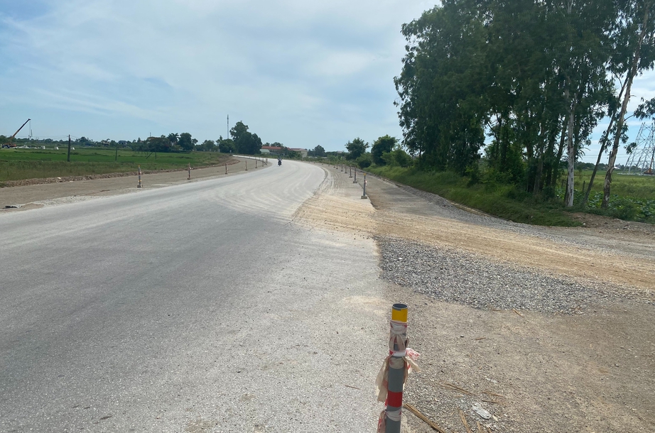 Vụ ngang nhi&ecirc;n san lấp mặt bằng ở Nghệ An: Giấy ph&eacute;p thi c&ocirc;ng đấu nối ra QL7A hết hạn- Ảnh 1.