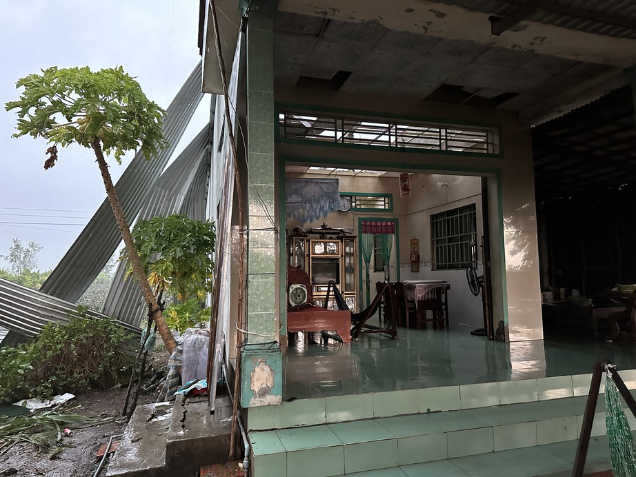 Mưa đ&aacute;, d&ocirc;ng lốc g&acirc;y chết người ở Cần Thơ- Ảnh 2.