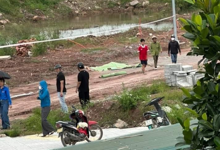 X&oacute;t xa 2 trẻ đuối nước tử vong tại c&ocirc;ng trường đang thi c&ocirc;ng- Ảnh 1.
