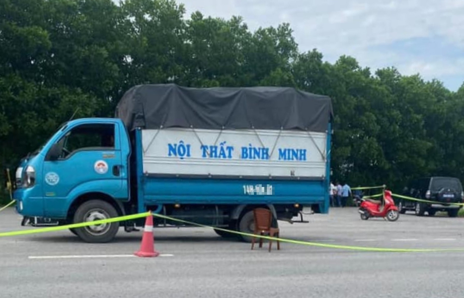 Đ&atilde; x&aacute;c định danh t&iacute;nh t&agrave;i xế tử vong tr&ecirc;n ghế l&aacute;i, người c&oacute; nhiều vết thương ở Hải Dương- Ảnh 1.
