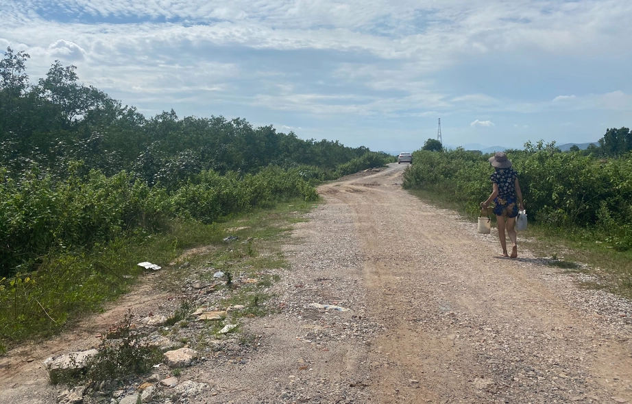 Quảng Ninh: Bất cập lộ diện tr&ecirc;n một tuyến đ&ecirc; biển- Ảnh 1.